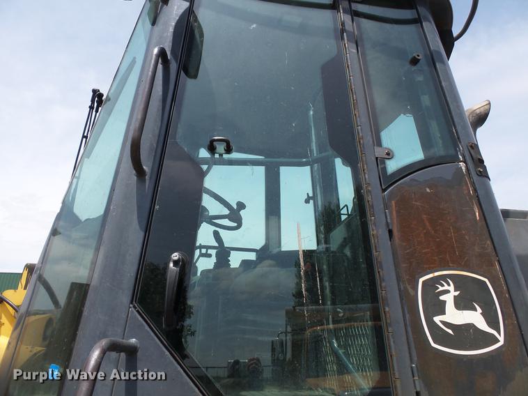 image for item DB7142 2004 John Deere 624J wheel loader