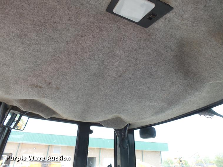 image for item DB7142 2004 John Deere 624J wheel loader