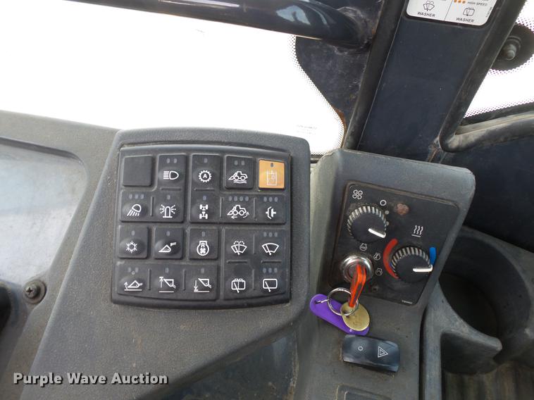 image for item DB7142 2004 John Deere 624J wheel loader