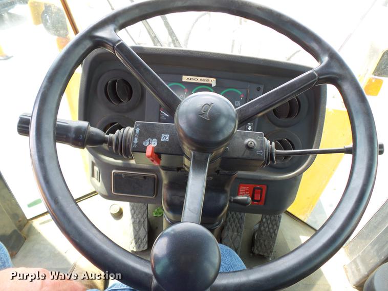 image for item DB7142 2004 John Deere 624J wheel loader