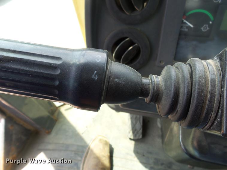 image for item DB7142 2004 John Deere 624J wheel loader