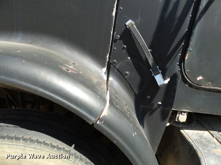 image for item DB7171 1987 Freightliner FLC dump truck