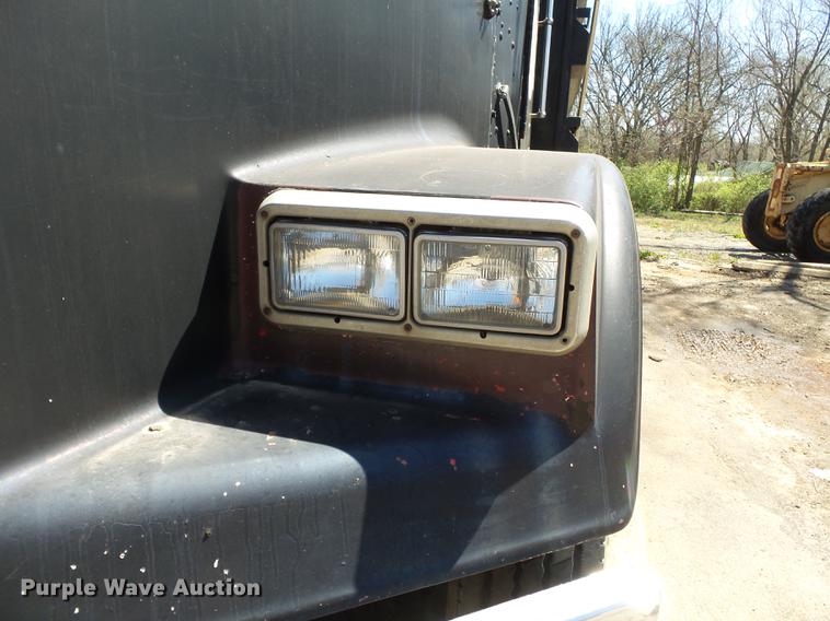 image for item DB7171 1987 Freightliner FLC dump truck