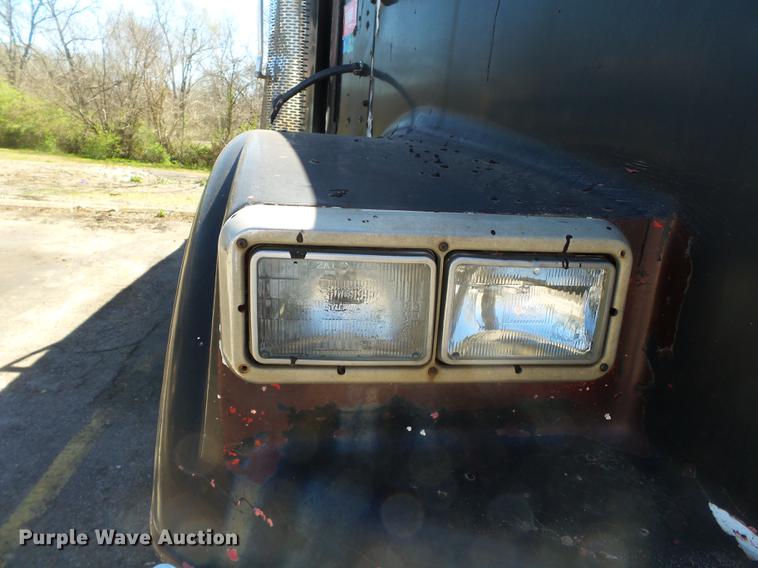 image for item DB7171 1987 Freightliner FLC dump truck