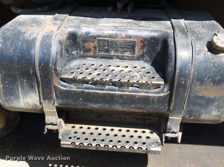 image for item DB7171 1987 Freightliner FLC dump truck