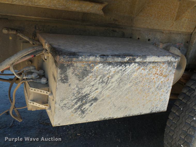 image for item DB7171 1987 Freightliner FLC dump truck