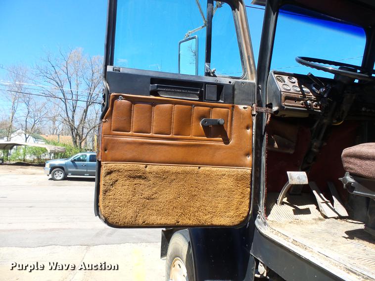 image for item DB7171 1987 Freightliner FLC dump truck