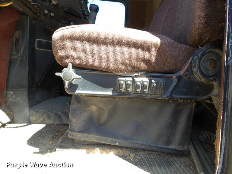 image for item DB7171 1987 Freightliner FLC dump truck