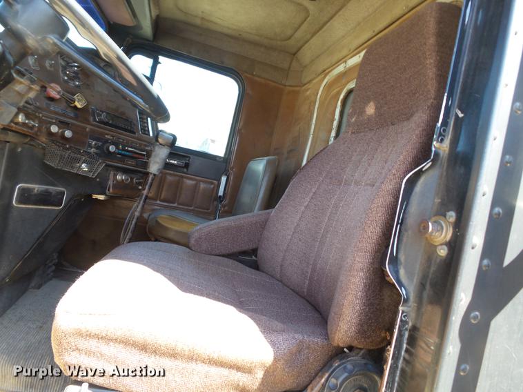 image for item DB7171 1987 Freightliner FLC dump truck