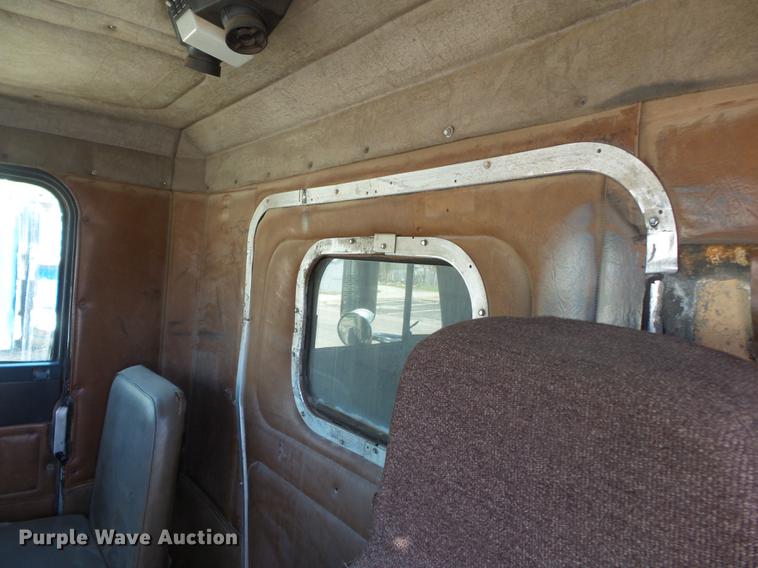 image for item DB7171 1987 Freightliner FLC dump truck