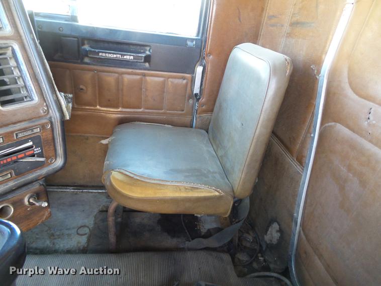 image for item DB7171 1987 Freightliner FLC dump truck