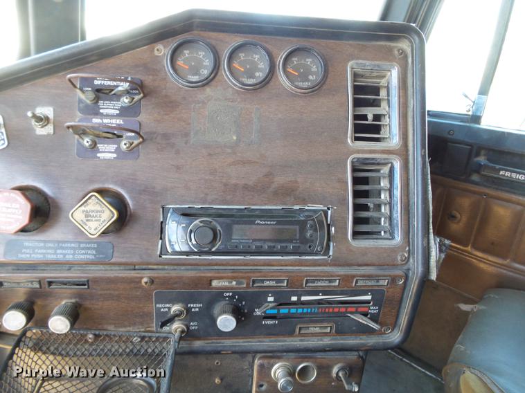 image for item DB7171 1987 Freightliner FLC dump truck