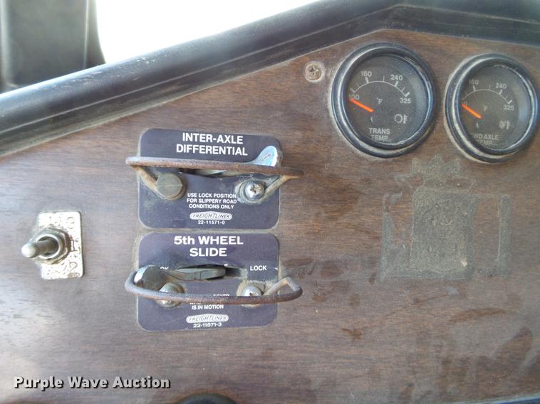 image for item DB7171 1987 Freightliner FLC dump truck