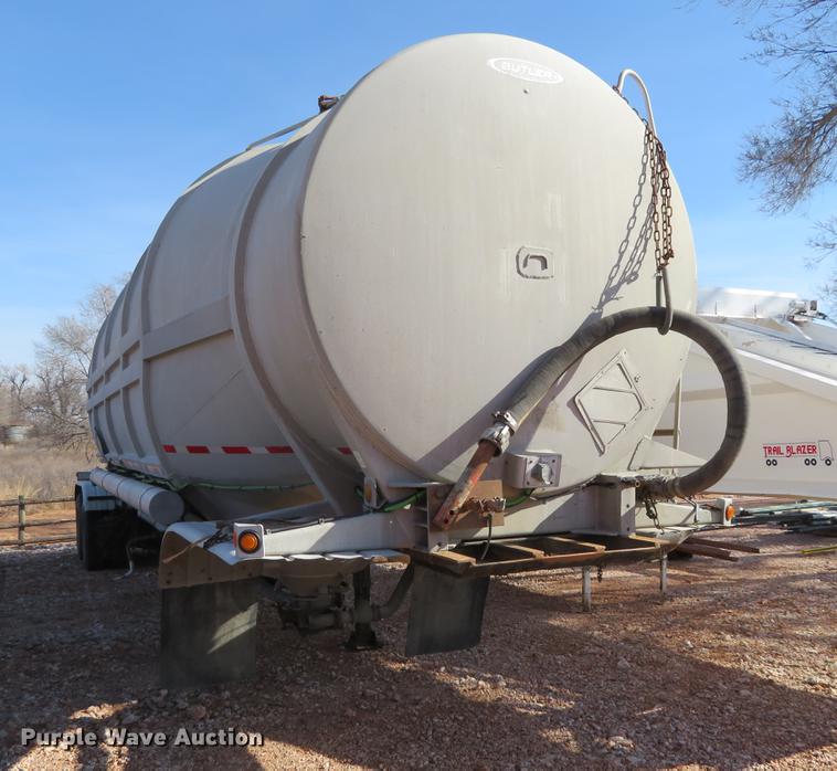 image for item DC0916 1968 Butler dry bulk pneumatic tank trailer