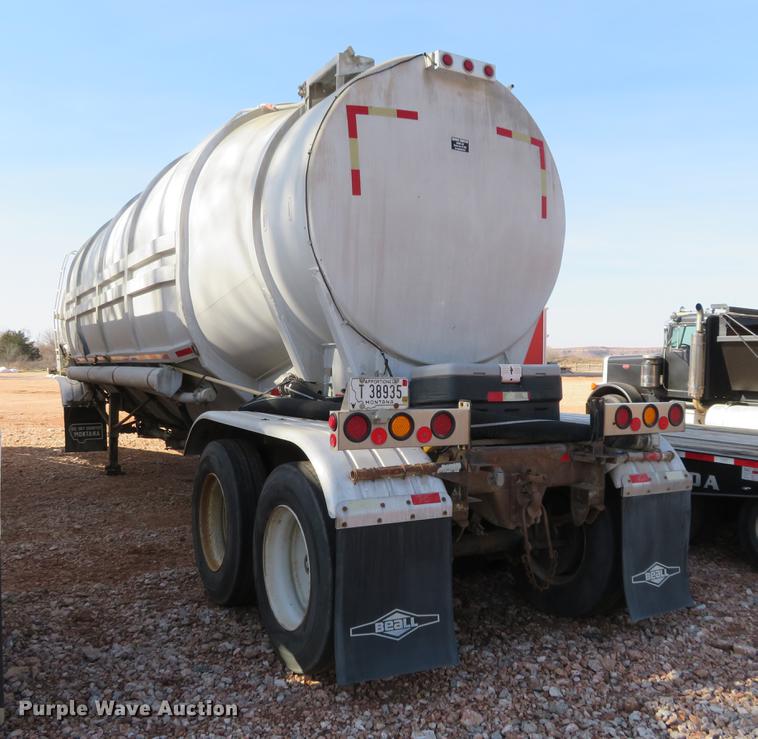 image for item DC0916 1968 Butler dry bulk pneumatic tank trailer