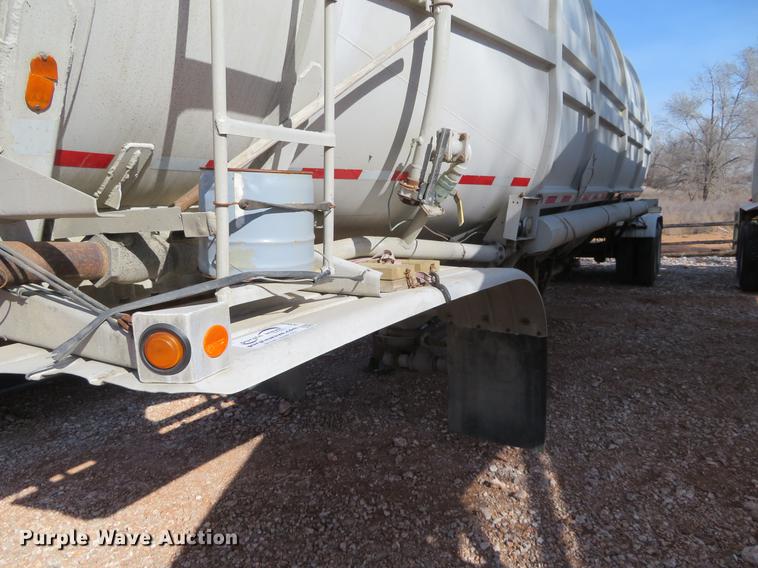 image for item DC0916 1968 Butler dry bulk pneumatic tank trailer