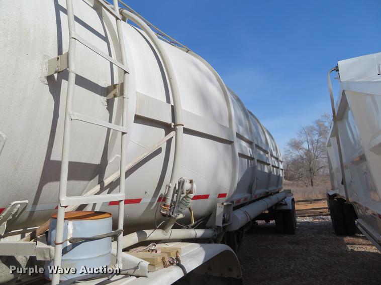 image for item DC0916 1968 Butler dry bulk pneumatic tank trailer