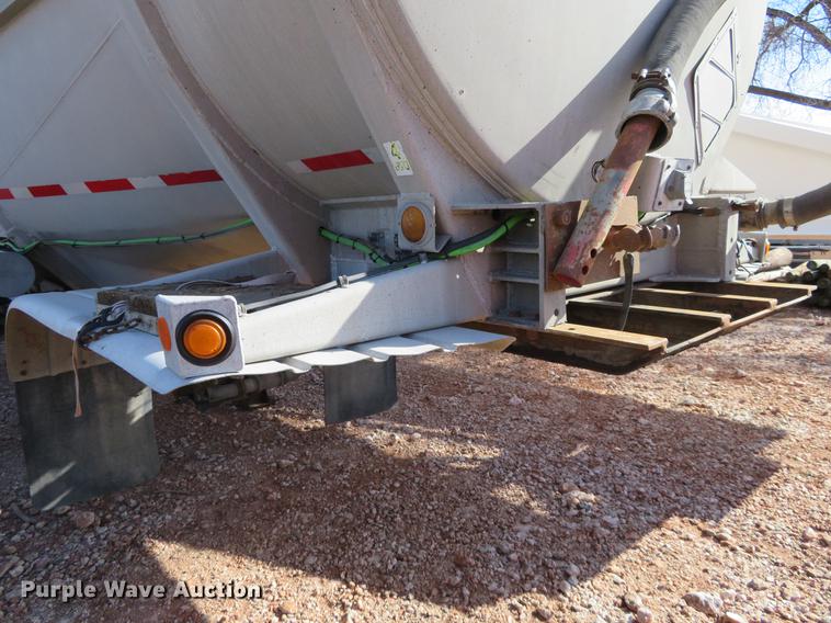 image for item DC0916 1968 Butler dry bulk pneumatic tank trailer