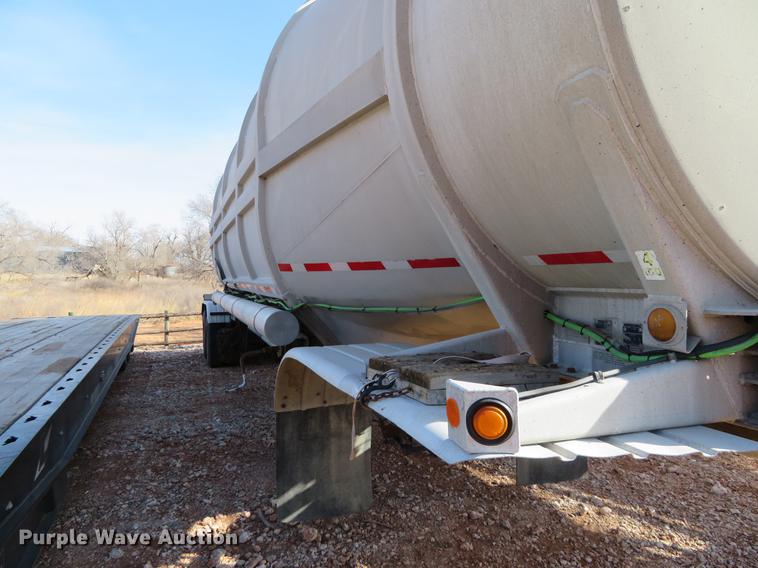 image for item DC0916 1968 Butler dry bulk pneumatic tank trailer
