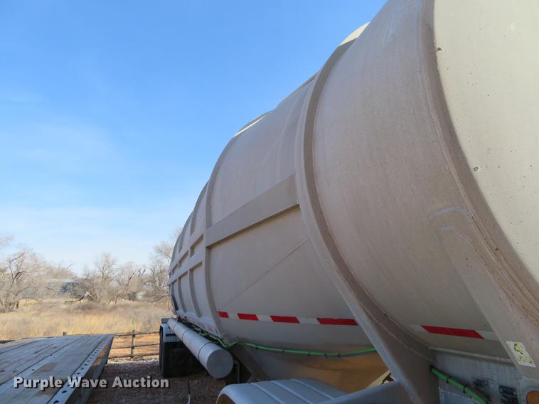 image for item DC0916 1968 Butler dry bulk pneumatic tank trailer