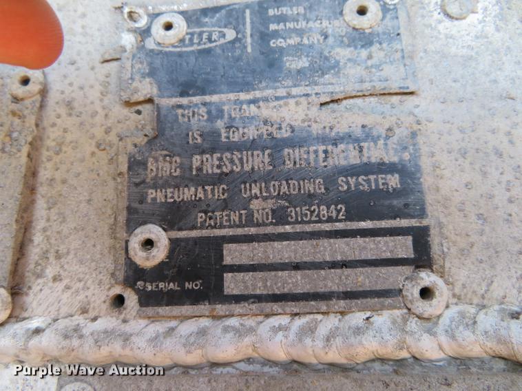 image for item DC0916 1968 Butler dry bulk pneumatic tank trailer