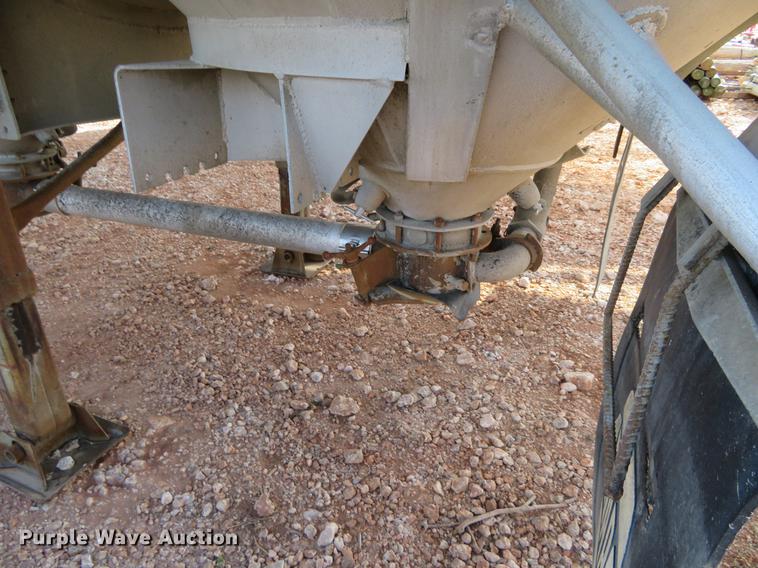 image for item DC0916 1968 Butler dry bulk pneumatic tank trailer