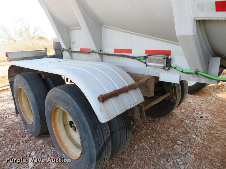 image for item DC0916 1968 Butler dry bulk pneumatic tank trailer