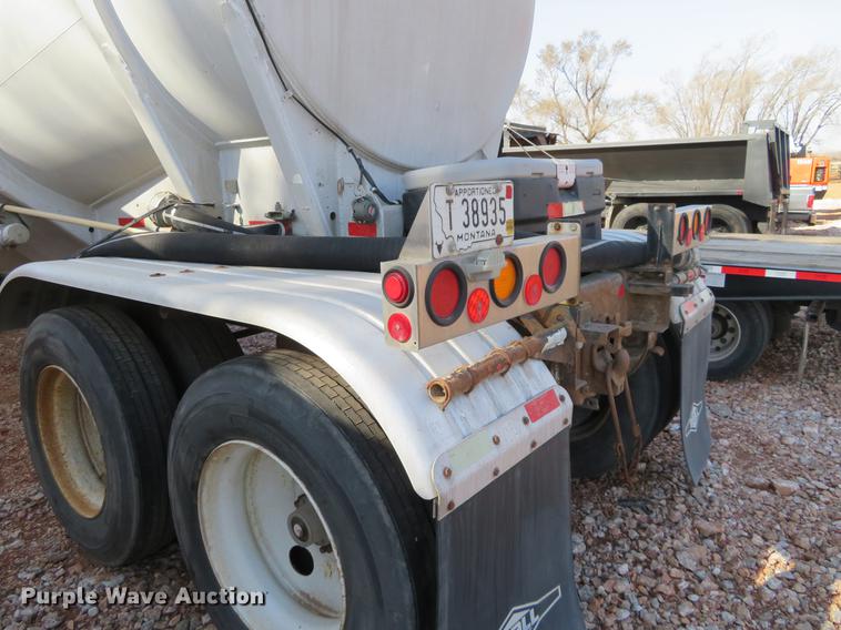 image for item DC0916 1968 Butler dry bulk pneumatic tank trailer