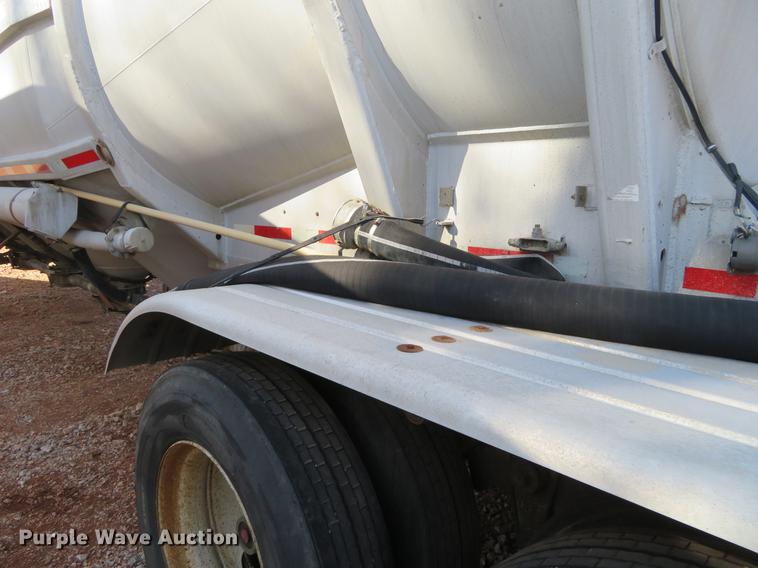 image for item DC0916 1968 Butler dry bulk pneumatic tank trailer