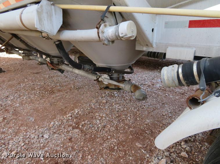 image for item DC0916 1968 Butler dry bulk pneumatic tank trailer