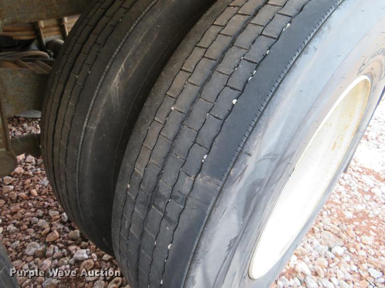 image for item DC0916 1968 Butler dry bulk pneumatic tank trailer