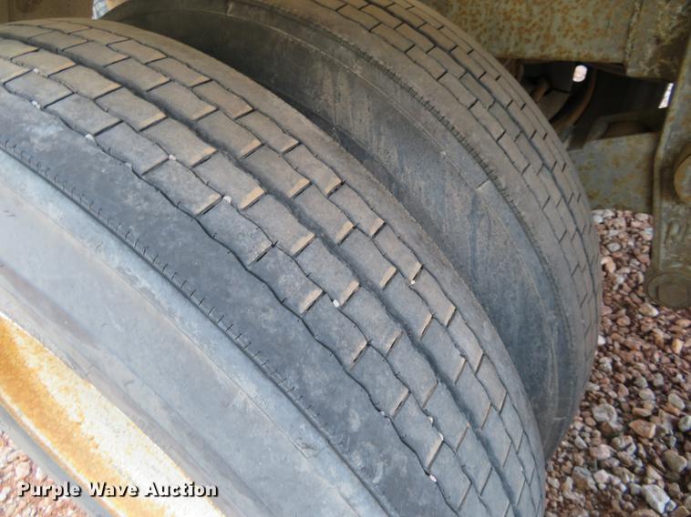 image for item DC0916 1968 Butler dry bulk pneumatic tank trailer