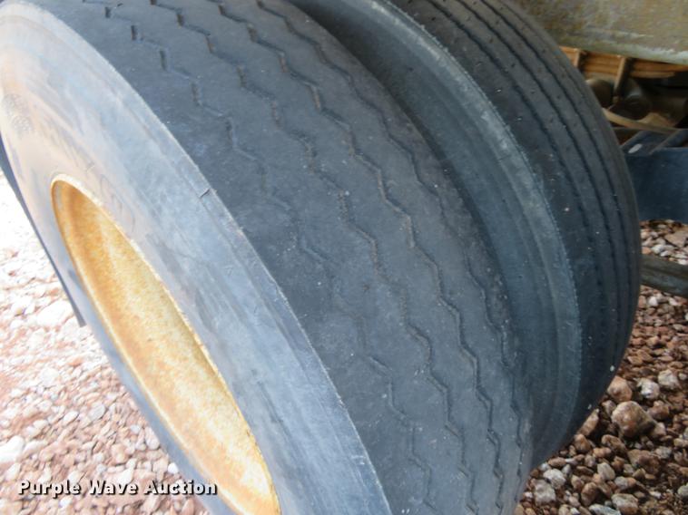 image for item DC0916 1968 Butler dry bulk pneumatic tank trailer