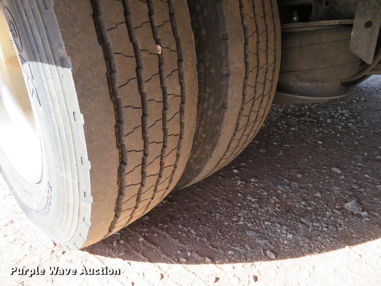 image for item DC0917 2016 Landoll 440A tilt deck trailer