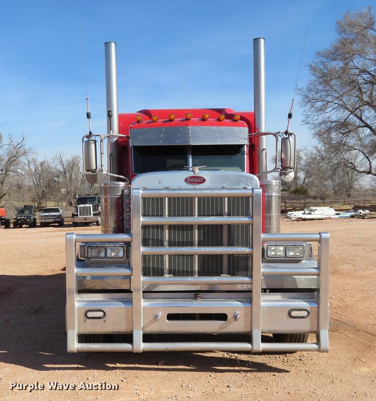 image for item DC0918 2006 Peterbilt 379 semi truck