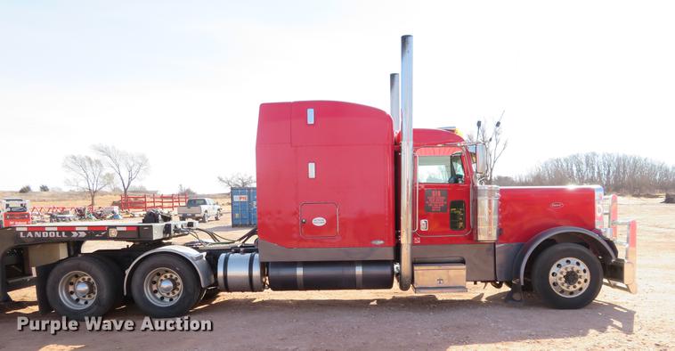 image for item DC0918 2006 Peterbilt 379 semi truck