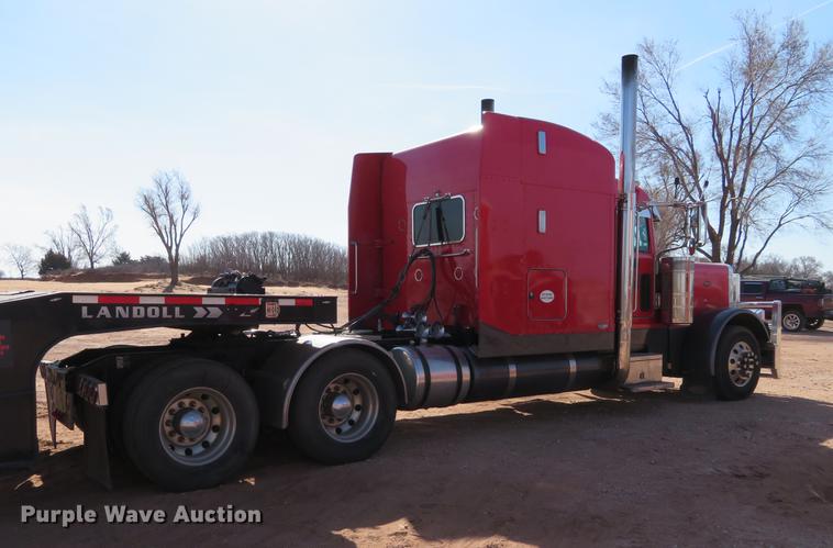 image for item DC0918 2006 Peterbilt 379 semi truck