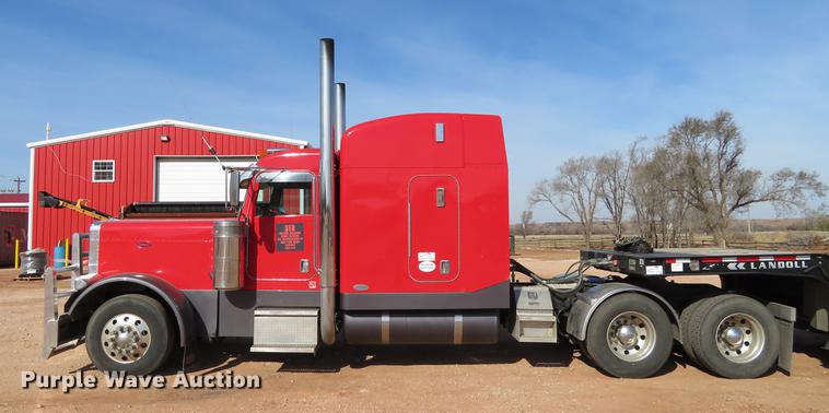 image for item DC0918 2006 Peterbilt 379 semi truck