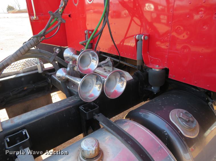 image for item DC0918 2006 Peterbilt 379 semi truck