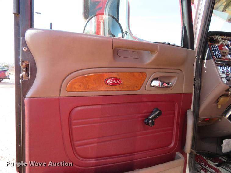 image for item DC0918 2006 Peterbilt 379 semi truck