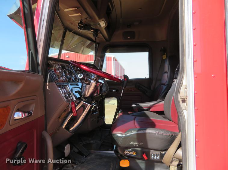 image for item DC0918 2006 Peterbilt 379 semi truck