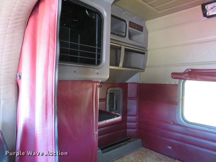 image for item DC0918 2006 Peterbilt 379 semi truck