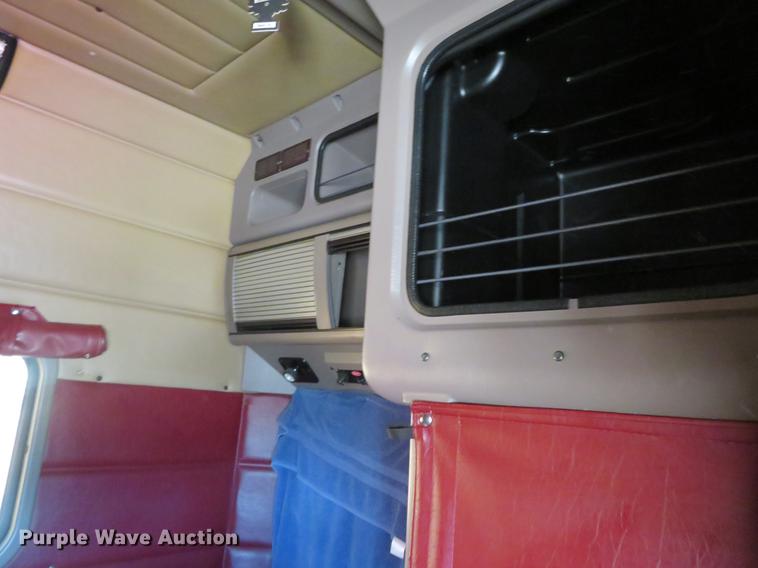 image for item DC0918 2006 Peterbilt 379 semi truck