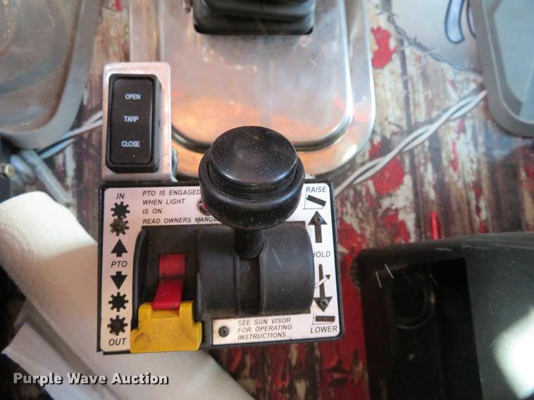 image for item DC0918 2006 Peterbilt 379 semi truck