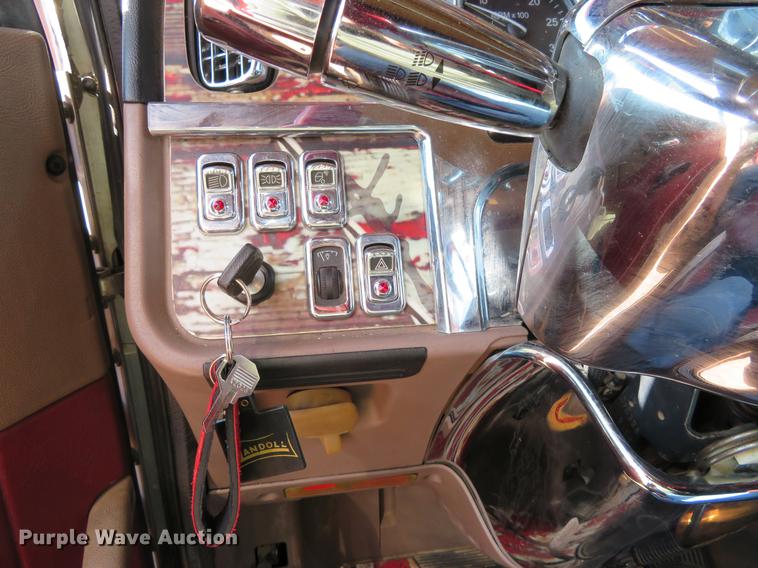 image for item DC0918 2006 Peterbilt 379 semi truck