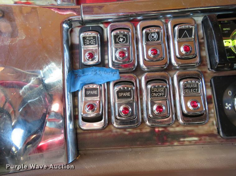 image for item DC0918 2006 Peterbilt 379 semi truck