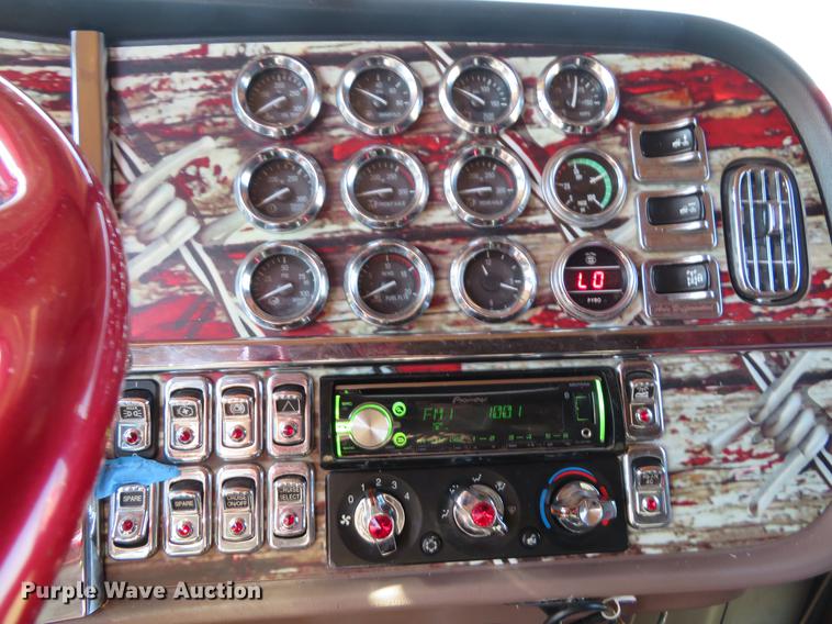 image for item DC0918 2006 Peterbilt 379 semi truck