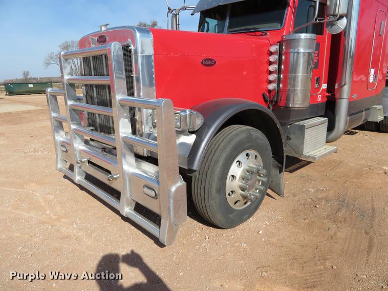 image for item DC0918 2006 Peterbilt 379 semi truck