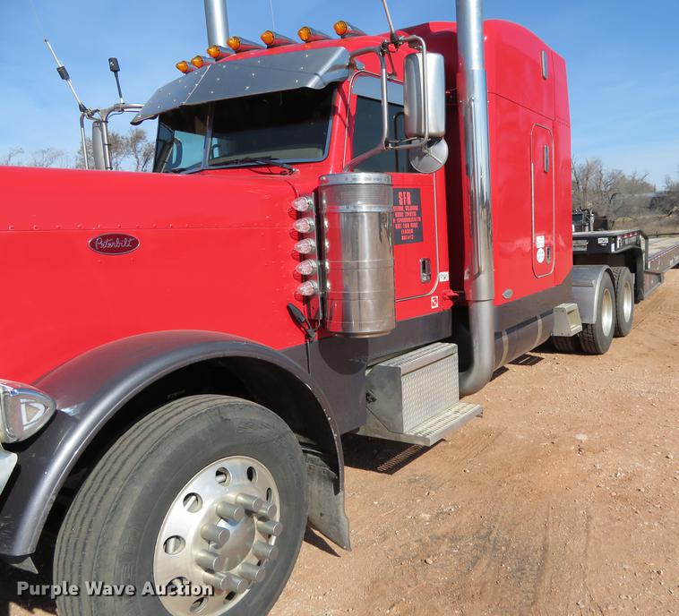 image for item DC0918 2006 Peterbilt 379 semi truck