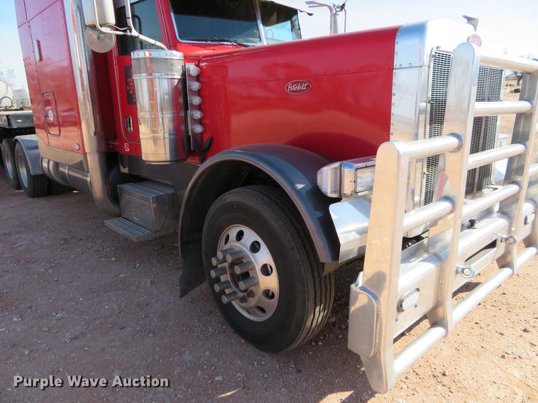 image for item DC0918 2006 Peterbilt 379 semi truck